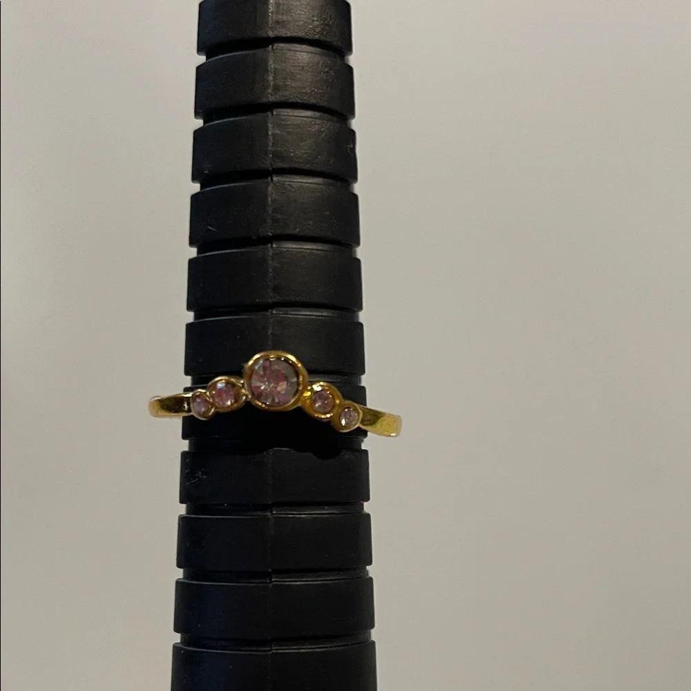 Elegant Gold and clear  Stone Ring‎